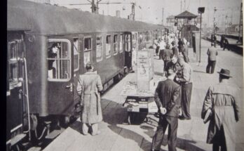 Reisende am Bahnsteig LABW Staatsarchiv Ludwigsburg )PL 723 DK 139 88)