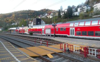 Regionalexpress Karlsruhe Konstanz Bahnhof Hornberg (2)