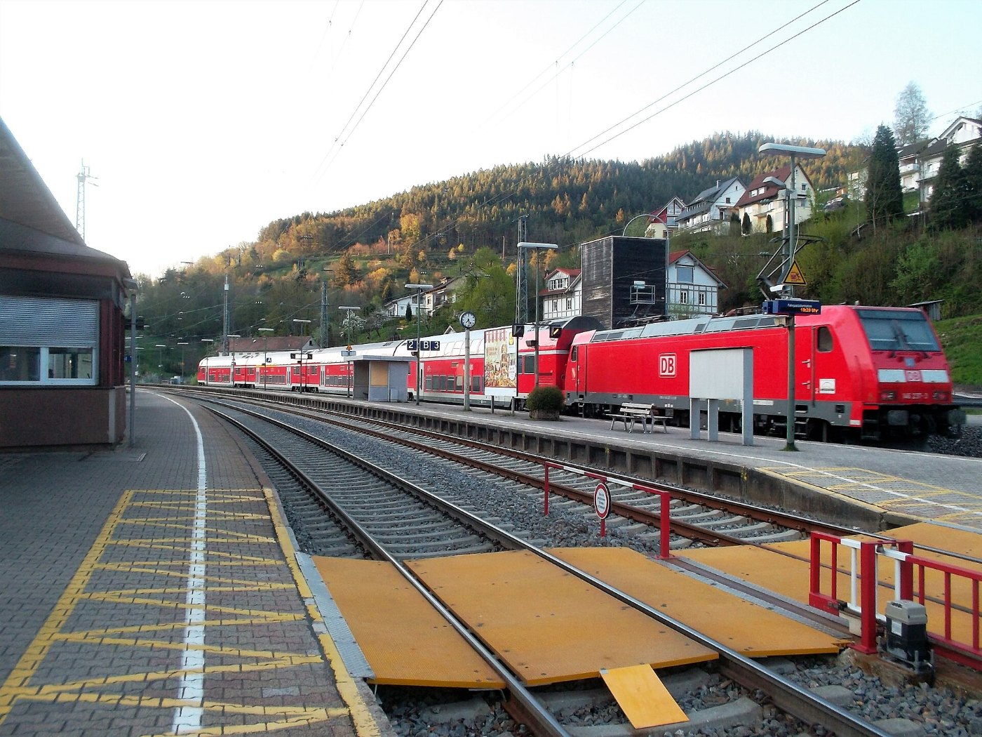 Regionalexpress Karlsruhe Konstanz Bahnhof Hornberg (3)
