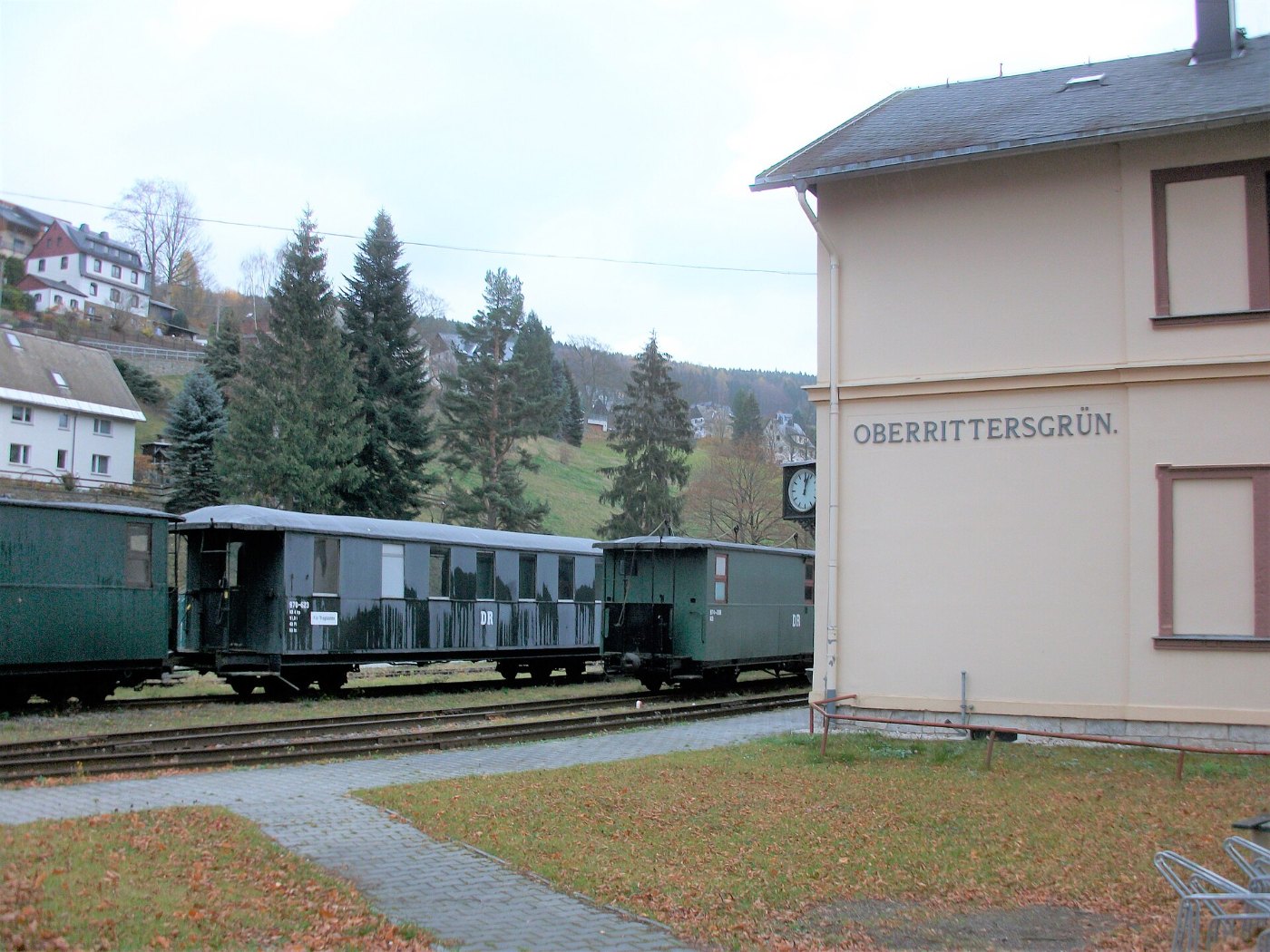Bahnhof Oberrittersgrün, Empfangsgebäude Gleisseite