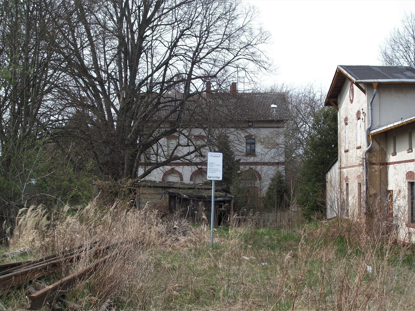 Bahnhof Lommatzsch, Empfangsgebäude (Seitenansicht)