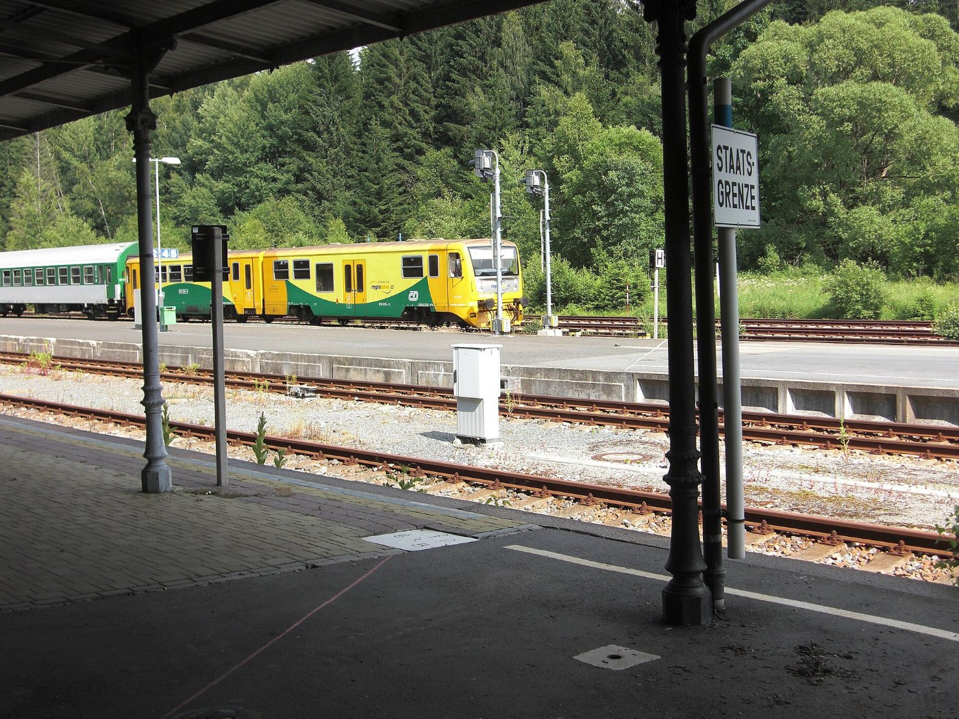 Bayerisch Eisenstein Bahnsteig Železná Ruda 2008 a