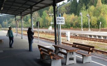 Bayerisch Eisenstein Bahnsteig Železná Ruda 2014 a