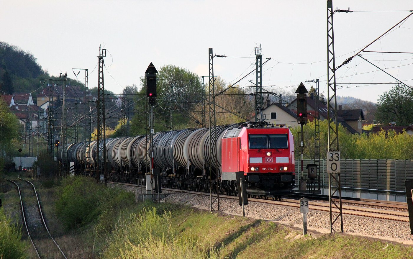 DB BR 185 254 0 Güterzug Kesselwagen (DE) Treuchtlingen 20.04.2014 ()