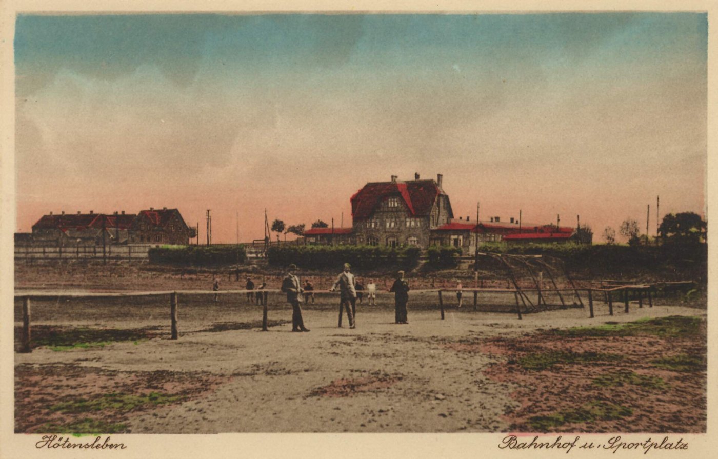 Hötensleben, Sachsen Anhalt Bahnhof und Sportplatz (Zeno Ansichtskarten)