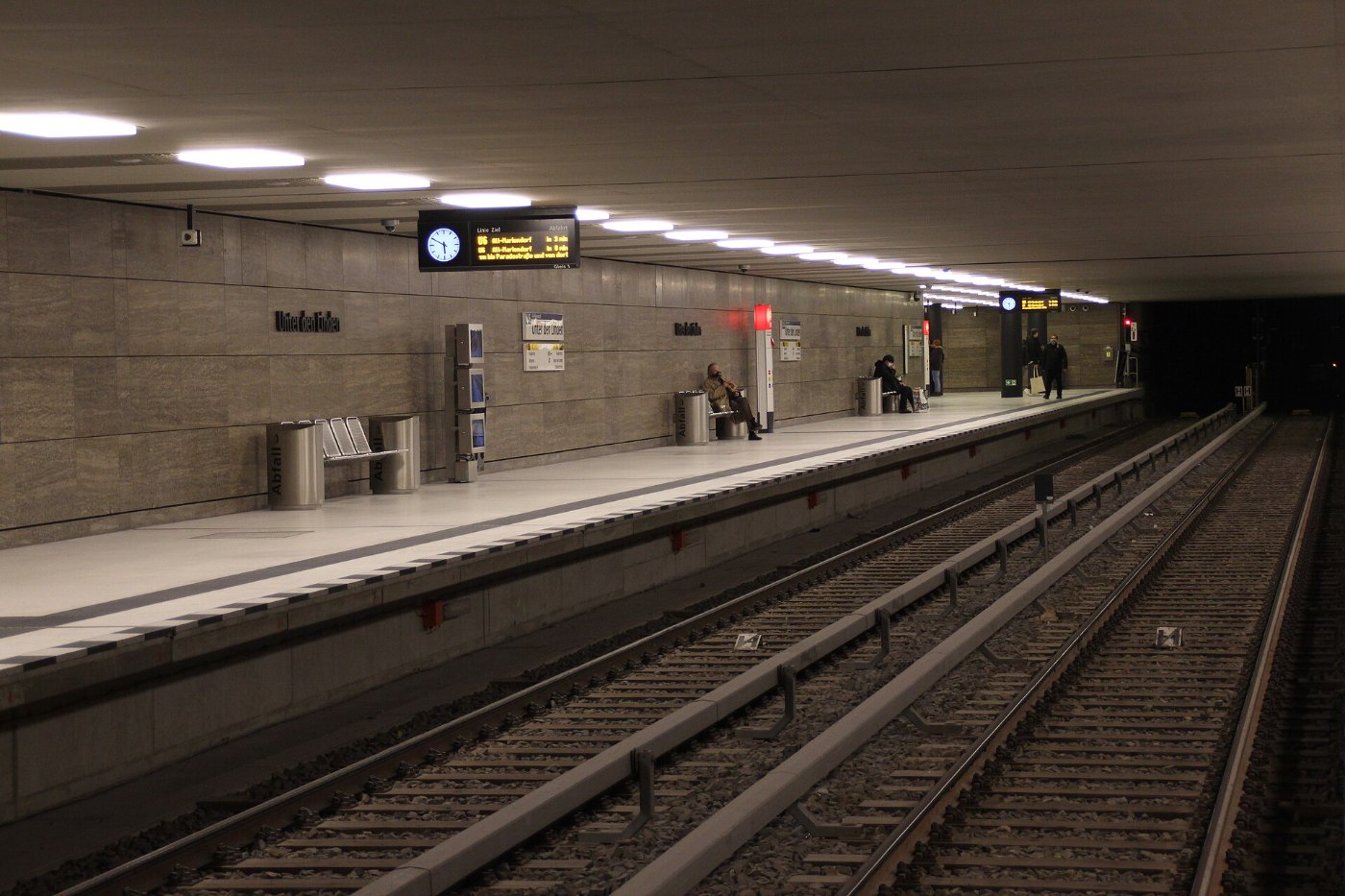 U Bahnhof Unter den Linden, Bahnsteig der Linie U6