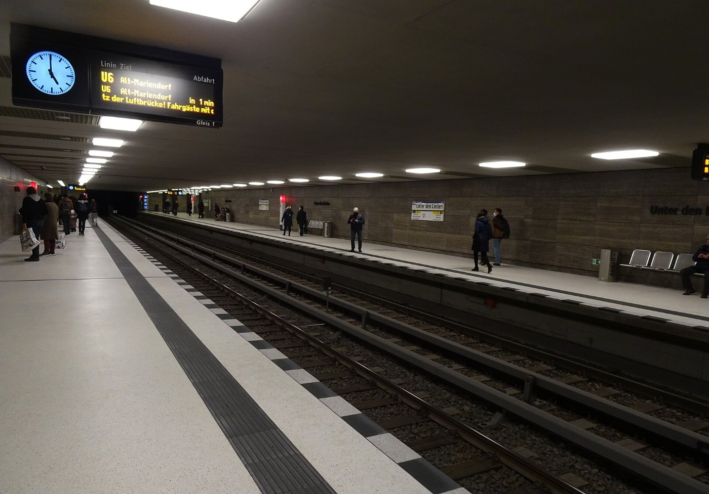 U Bahnhof Unter den Linden ()