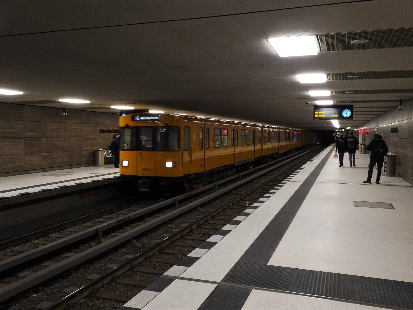 U Bahnhof Unter den Linden ()