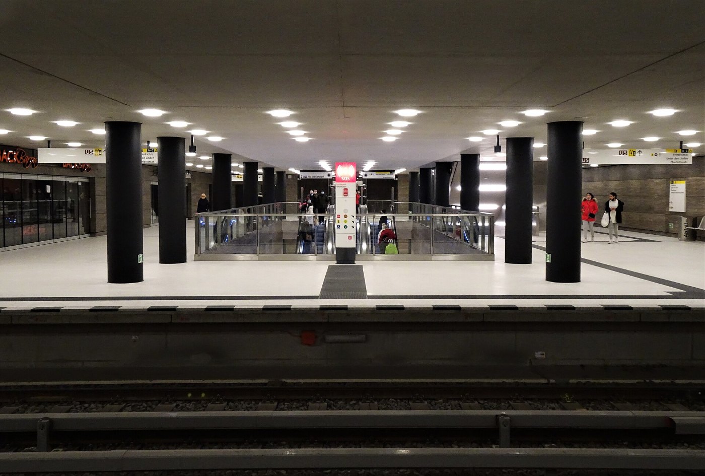 U Bahnhof Unter den Linden ()