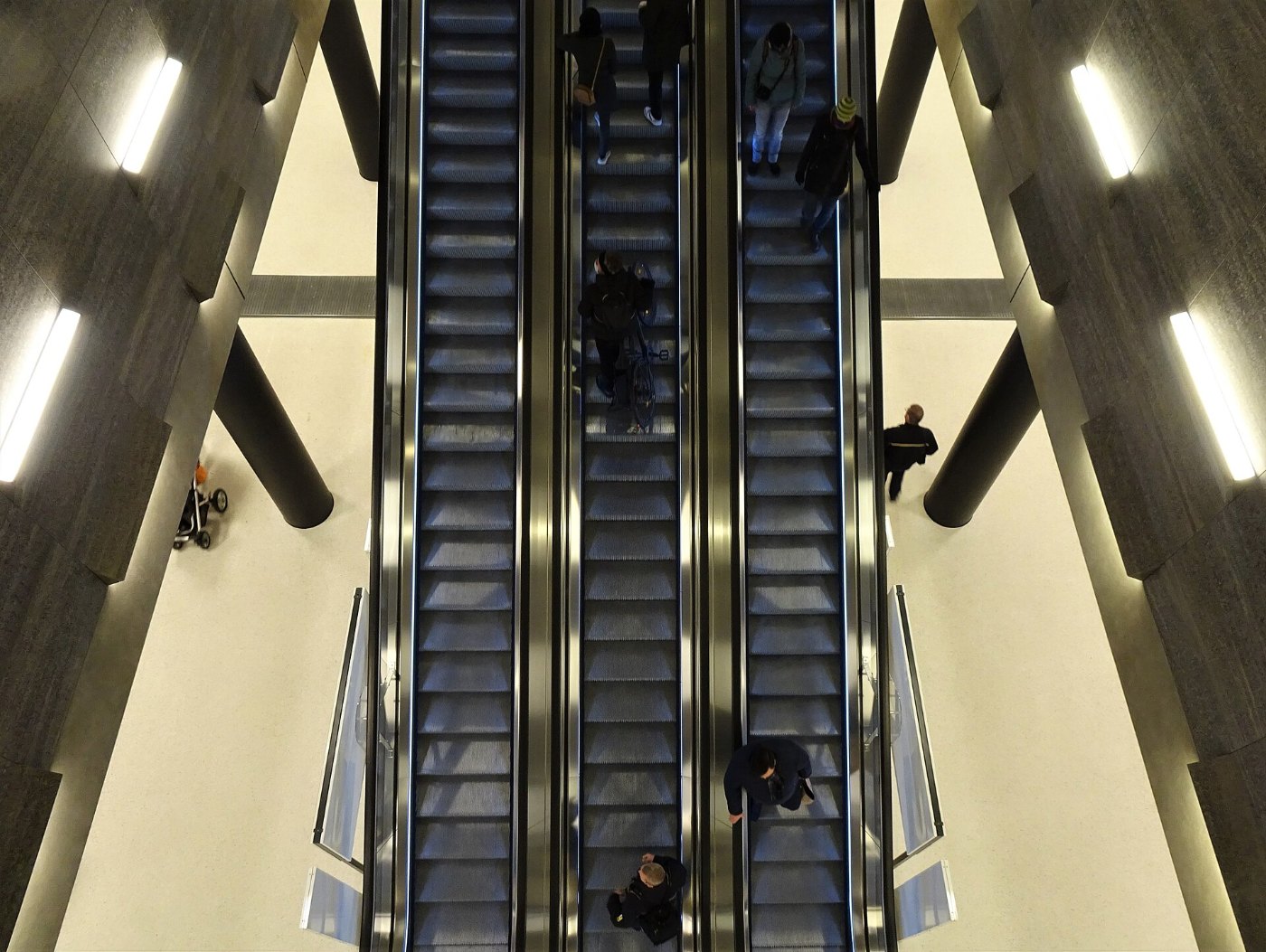 U Bahnhof Unter den Linden ()
