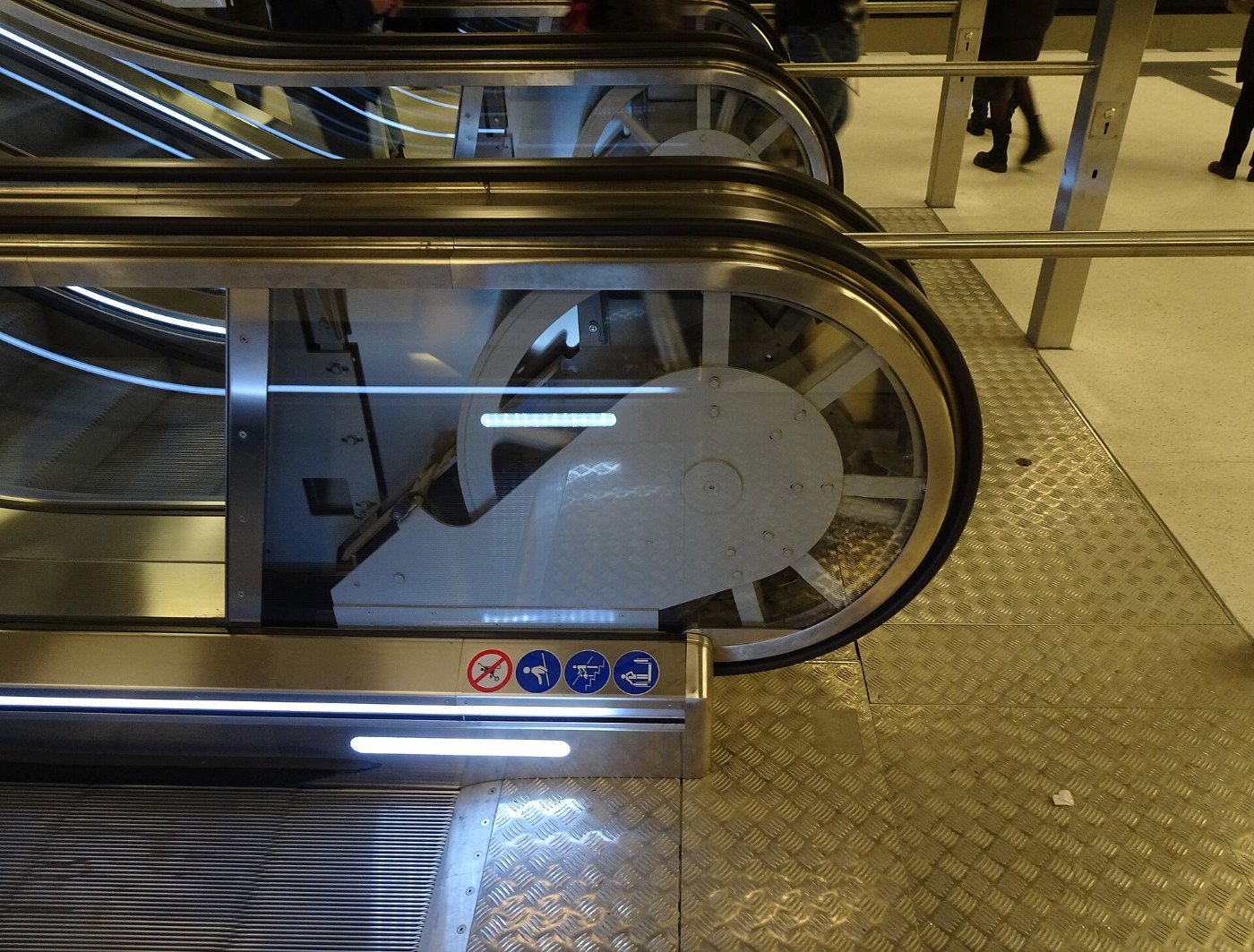 U Bahnhof Unter den Linden ()
