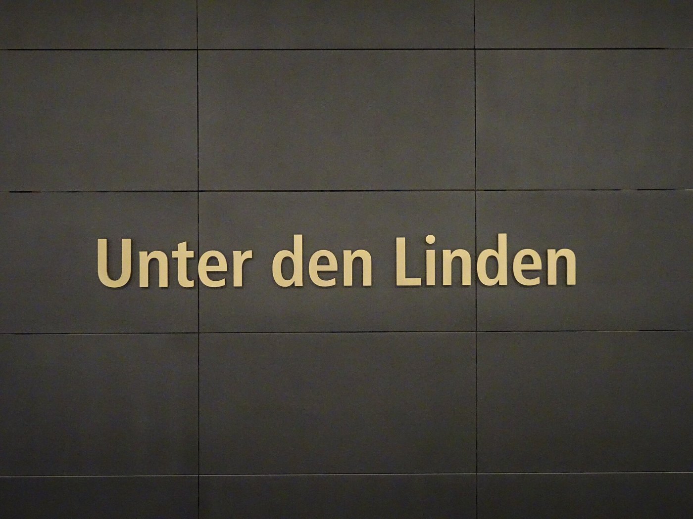 U Bahnhof Unter den Linden ()