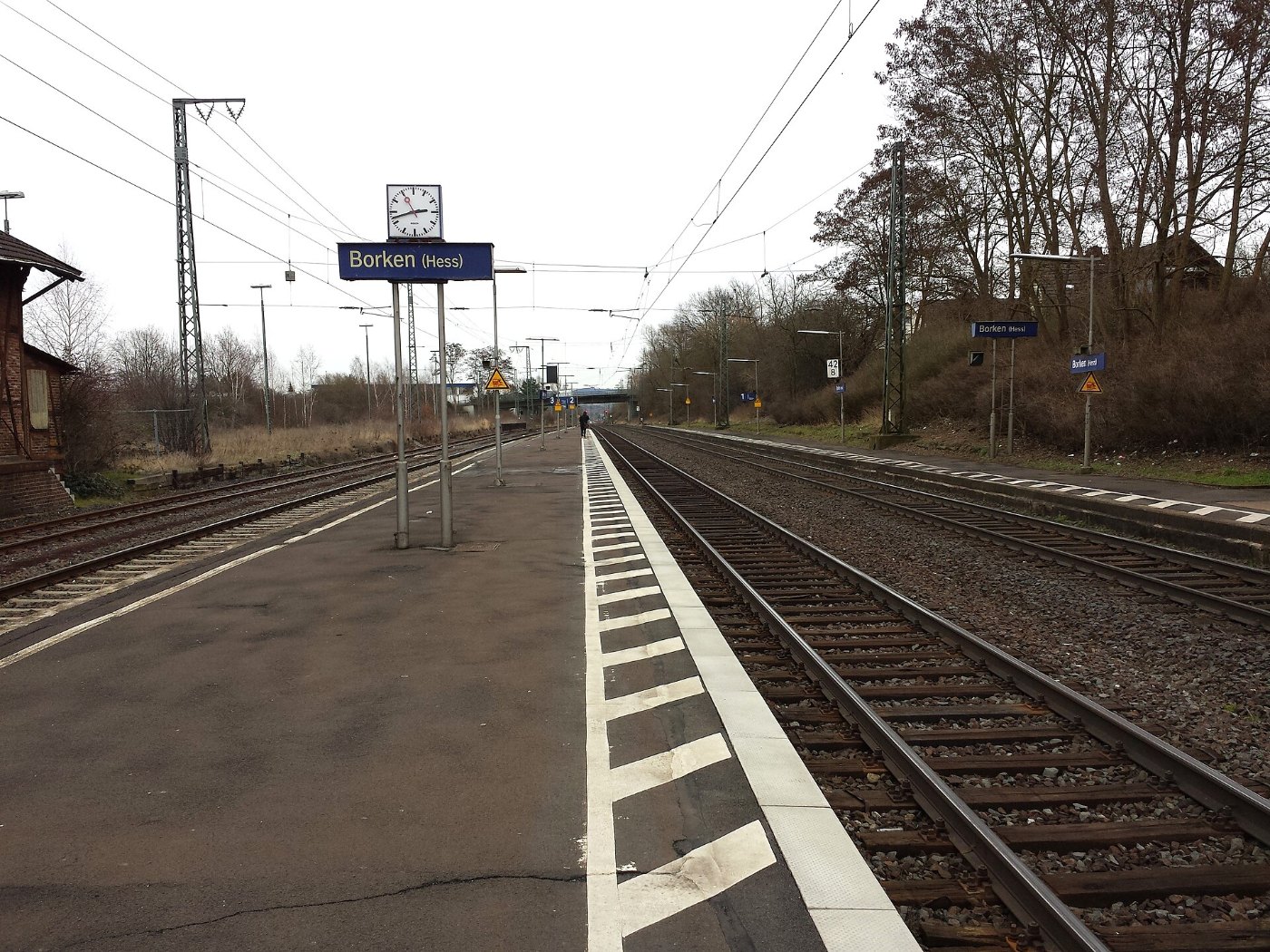 Borken (Hessen) Bahnhof Borken (Hessen) auf Bahnsteig zu Gleis 2 Richtun