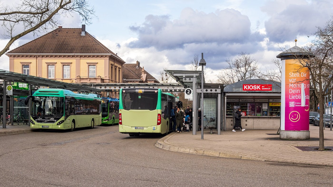 Busstation am Bahnhof Baden Baden (2024)