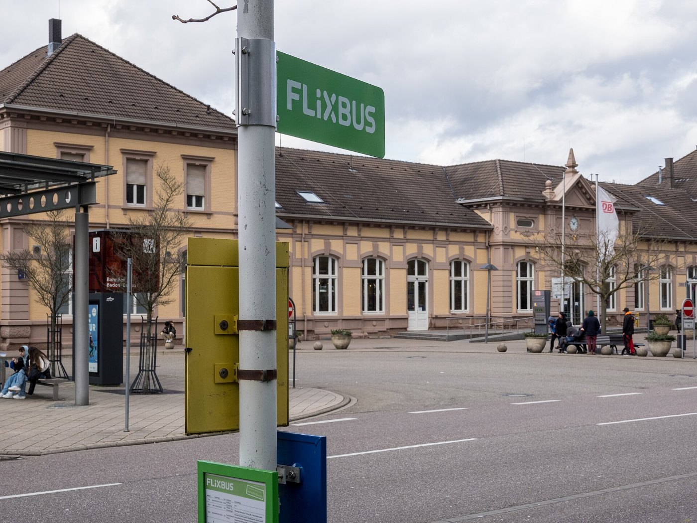 Flixbus Haltestelle am Bahnhof Baden Baden (2024)