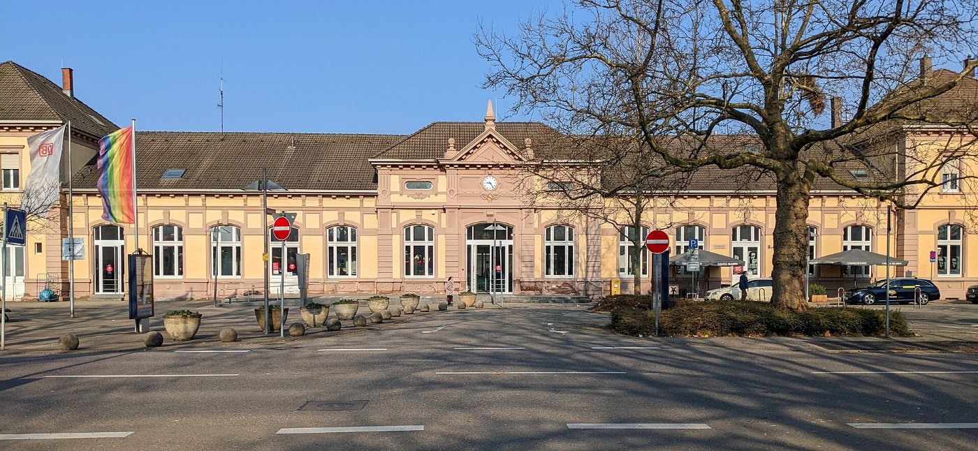 Baden Baden Bahnhof Oos 06 2022 gje