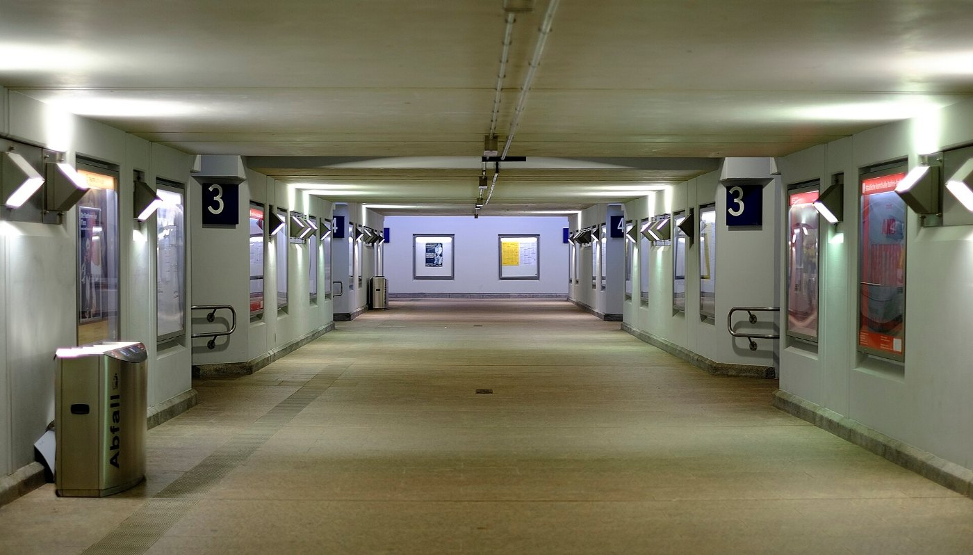 Baden Baden Bahnhof Oos 22 Unterfuehrung 2021 gje