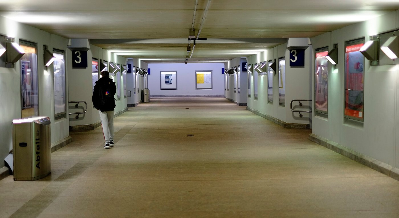 Baden Baden Bahnhof Oos 24 Unterfuehrung 2021 gje
