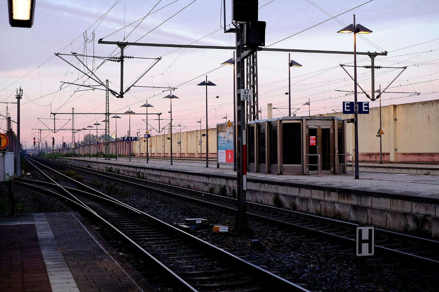 Baden Baden Bahnhof Oos 34 Gleise 2021 gje
