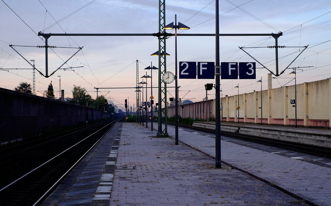 Baden Baden Bahnhof Oos 40 Gleise 2021 gje