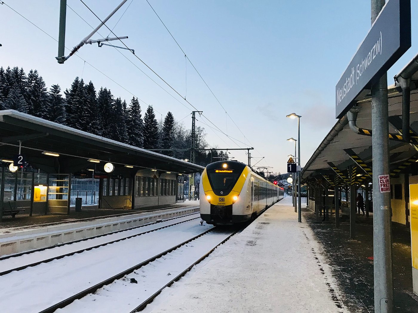 Regionalbahn (S10) im Bahnhof Neustadt (Schwarzwald)