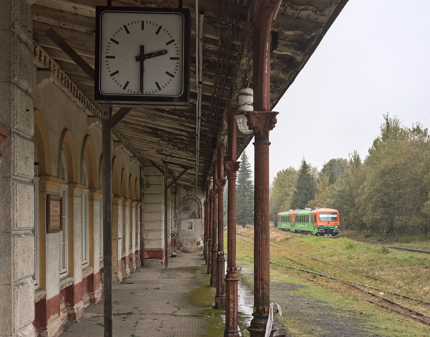 FOT0766 Hausbahnsteig Bahnhof Moldava