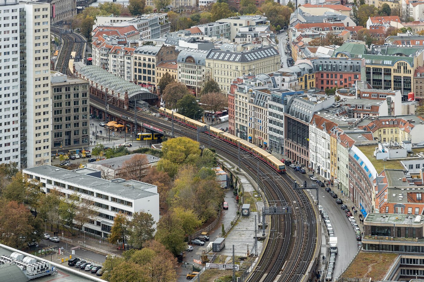 Berlin S Bahn Strecke und Bahnhof Hackescher Markt