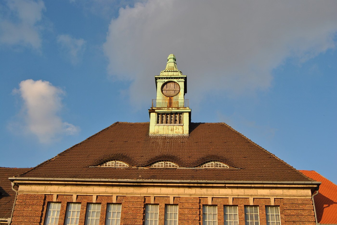 Duisburg, Hamborn, Bahnhof, 2012 11 CN 01