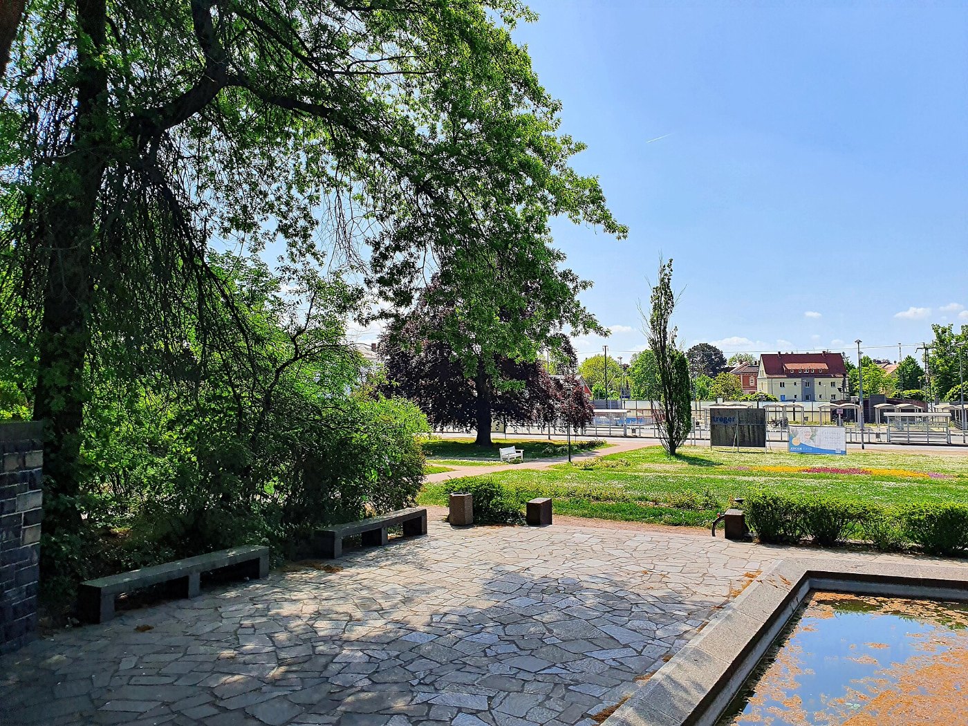 Blick vom Gefallenendenkmal auf Bahnhofsvorplatz (Wurzen)