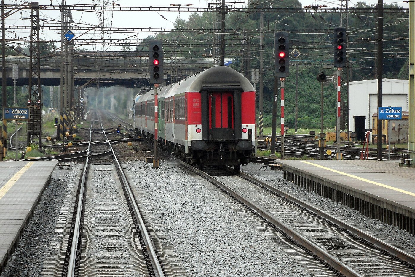 S03 704 Bf Pardubice Hbf, Schnellzug Richtung Prag