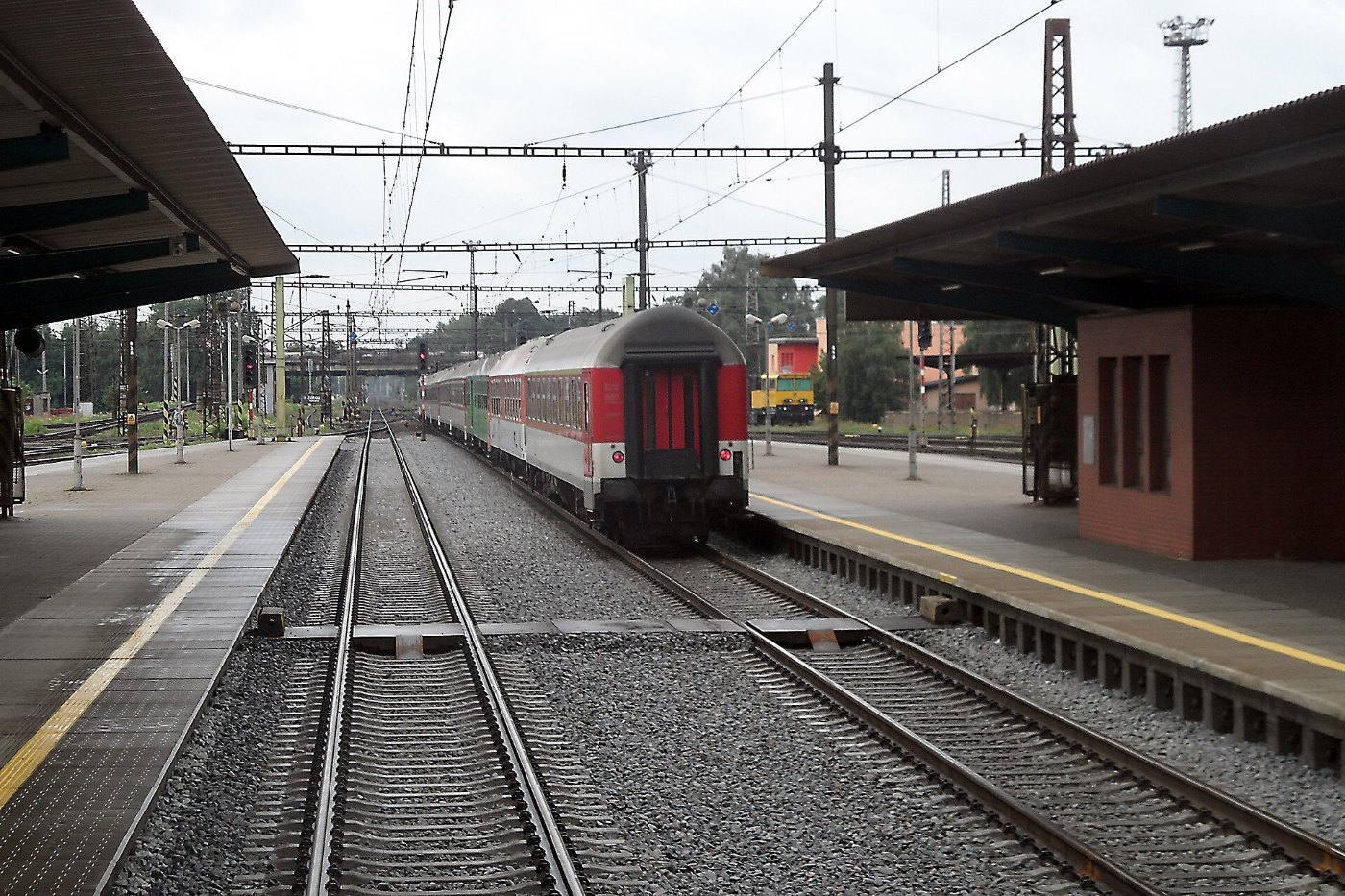 S03 703 Bf Pardubice Hbf, Schnellzug Richtung Prag