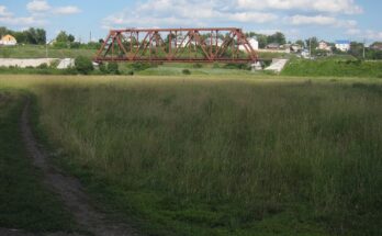 Eisenbahnbrücke über den Fluss panoramio