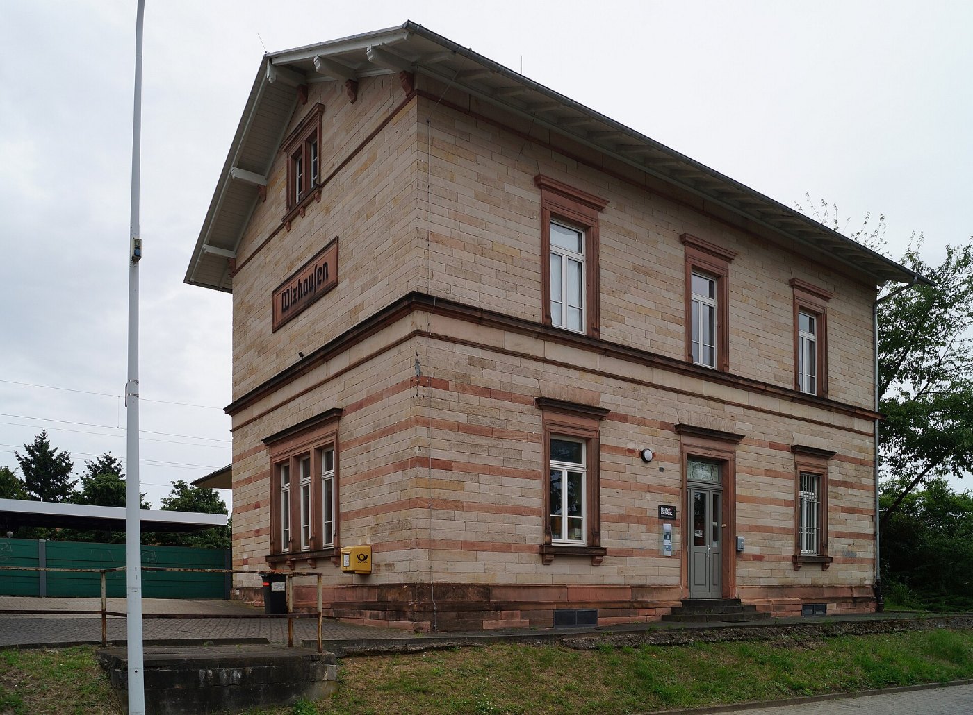Darmstadt Wixhausener Bahnhof Bahnhofsgebäude Außenansicht 24.6.2012