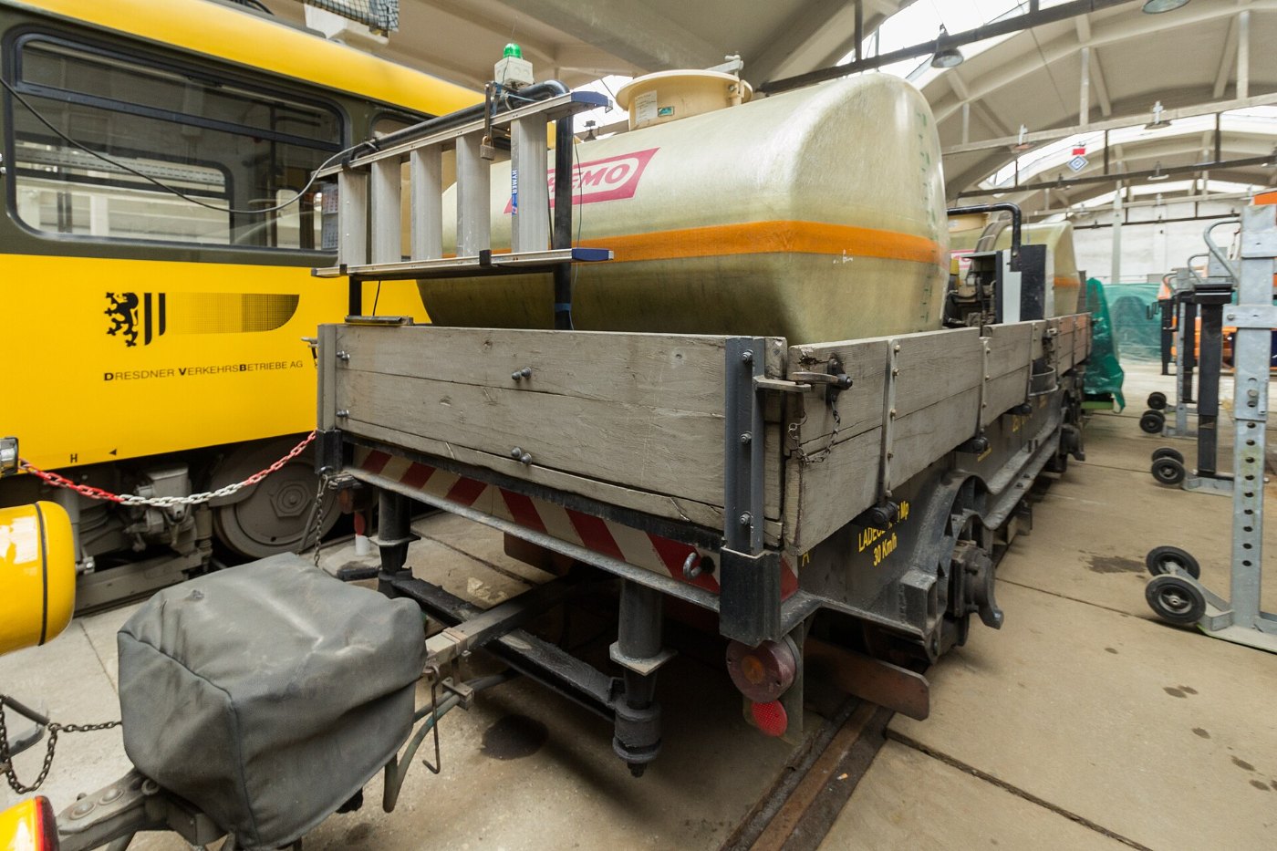 Straßenbahn Güterwagen im Betreibshof Waltherstraße