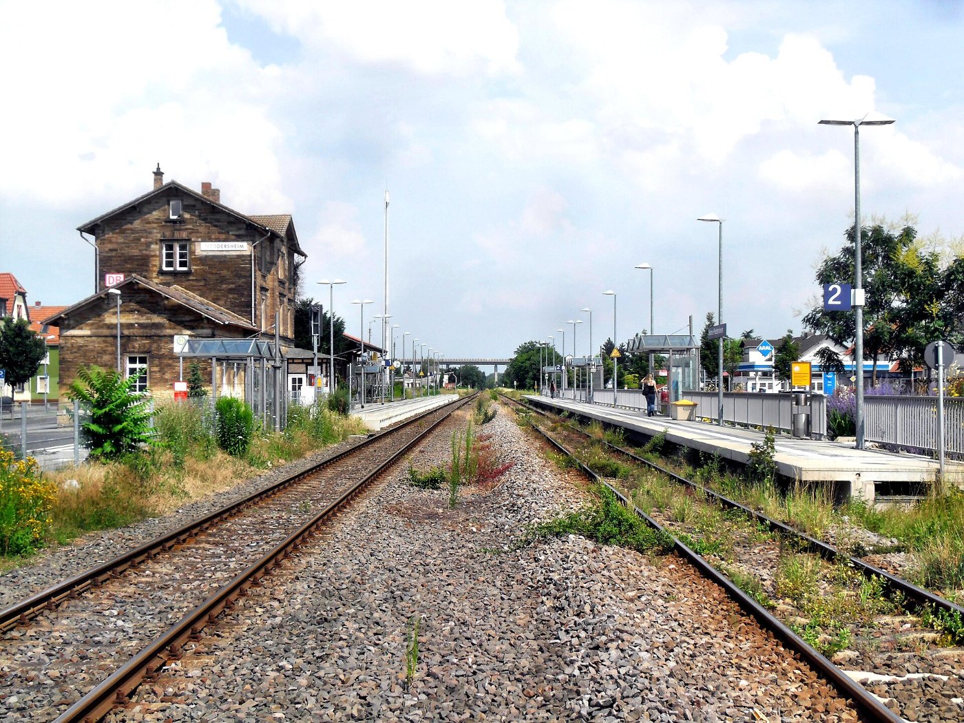 Worms Pfeddersheimer Bahnhof auf Bahnübergang der Paternusstraße Richtun