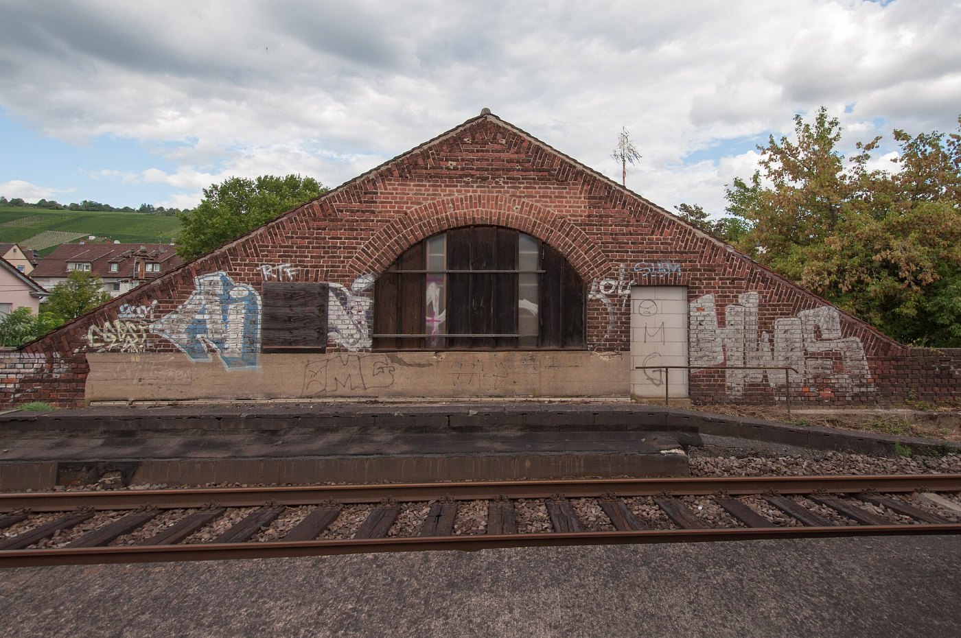 Rückseite der Bahnhofshalle (Esslingen Mettingen)