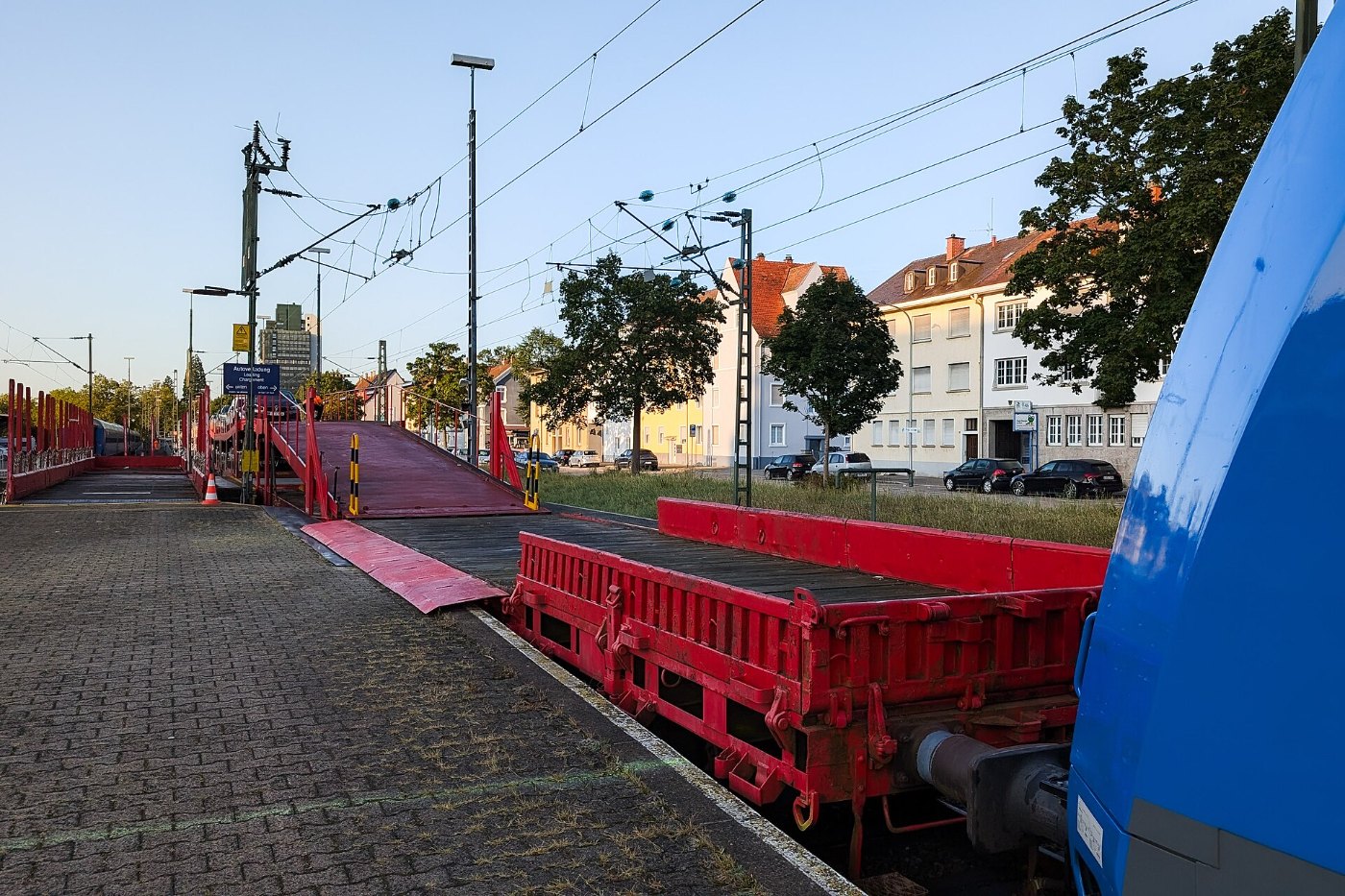 Deutschland BTE Autoreisezug Lörrach Güterbahnhof ARZ DDm Entladung neue