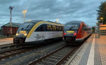 Triebwagen der Baureihe 642 im Bahnhof Eschenau