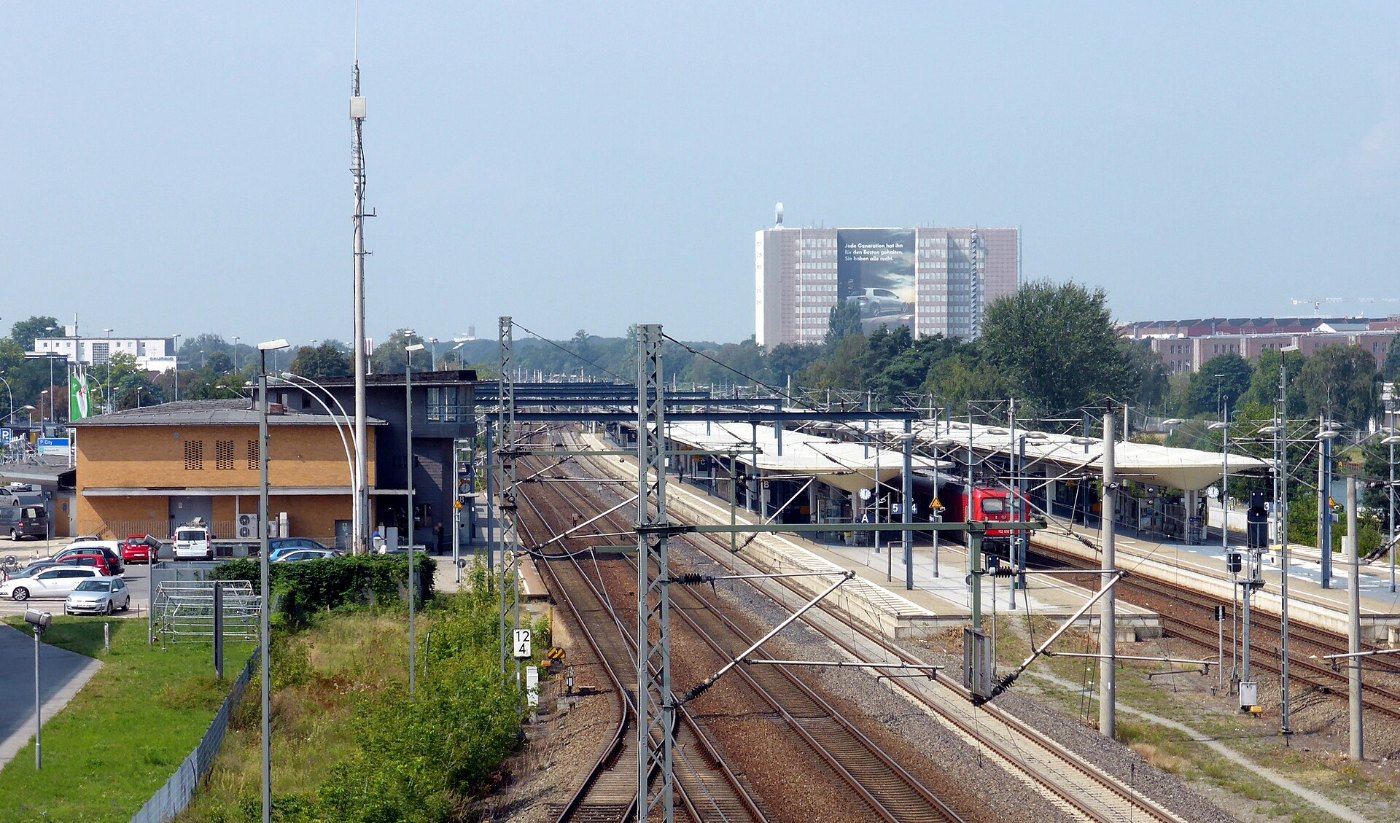 Wolfsburg, Hauptbahnhof von Osten, 3