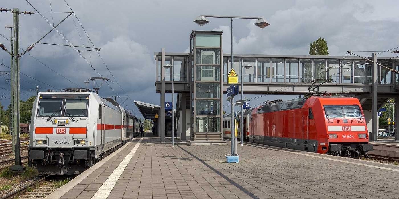 DB ICs 2434 & 2206 in Emden Hbf (2023)
