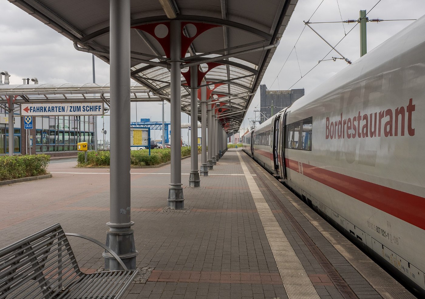 Bahnhof Emden Außenhafen mit ICE (2024)