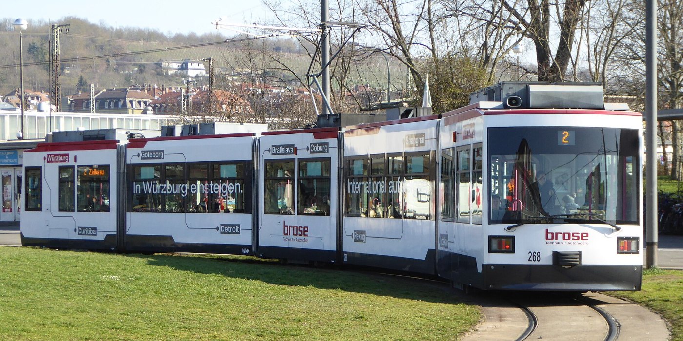 Würzburg, GT N Straßenbahn auf dem Bahnhofplatz, 1