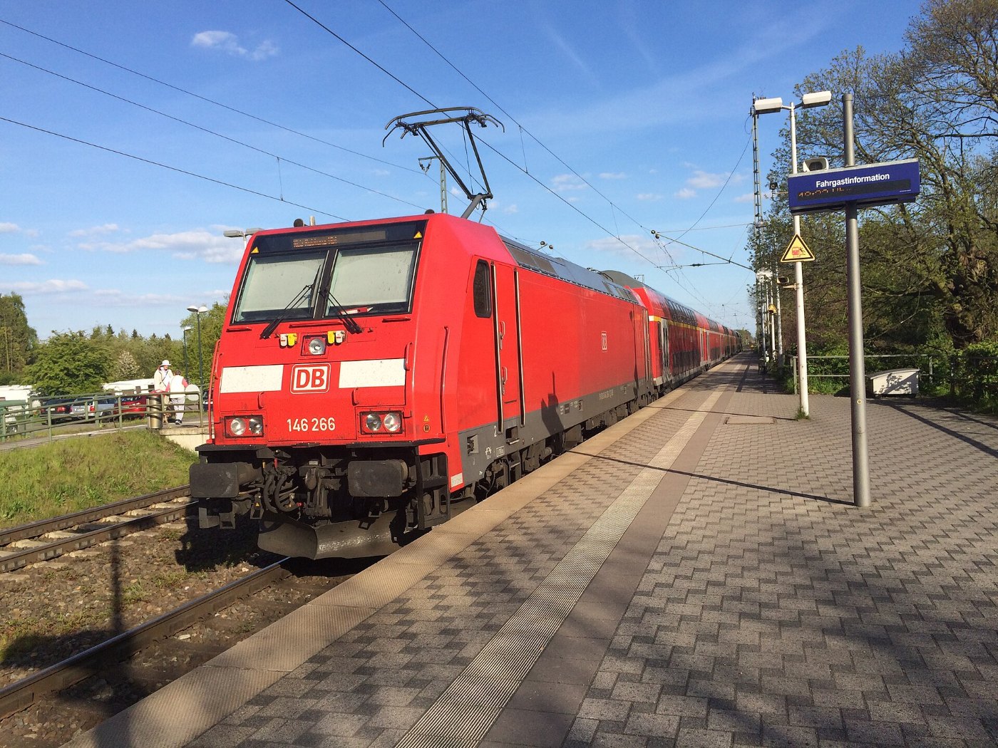 Baureihe 146 train at Mehrhoog station