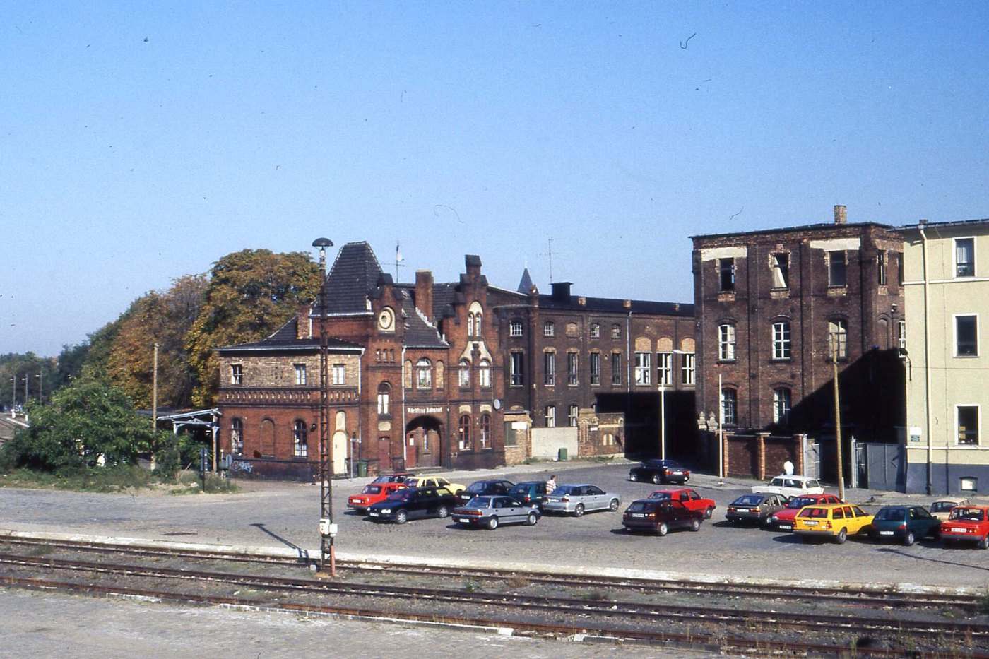 The Wörlitzer Bahnhof, Dessau . Oct 1995 ()