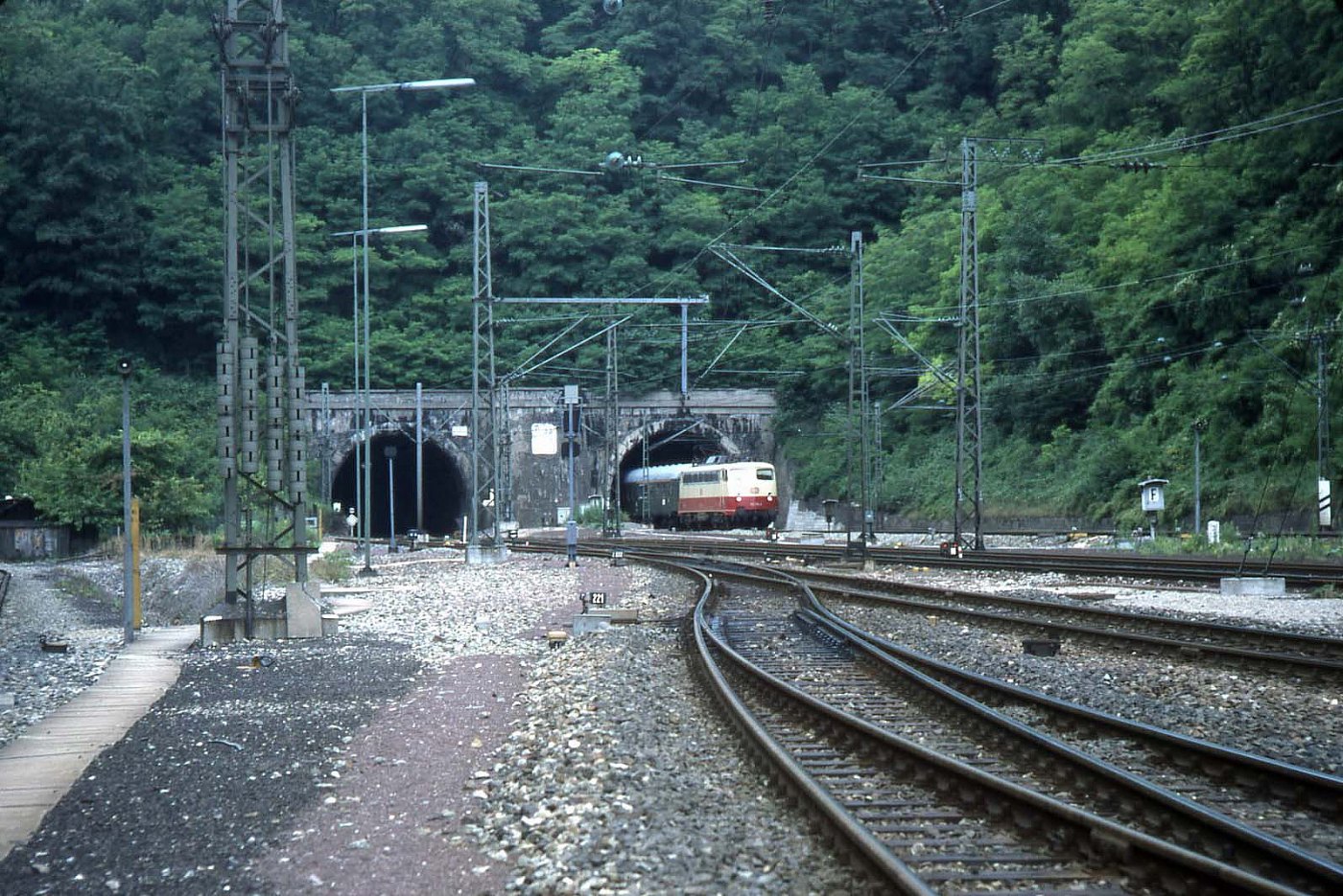 Stuttgart Nord Ferngleis Lok Baureihe 112 D UIC X Wagen LABW Staatsarchi