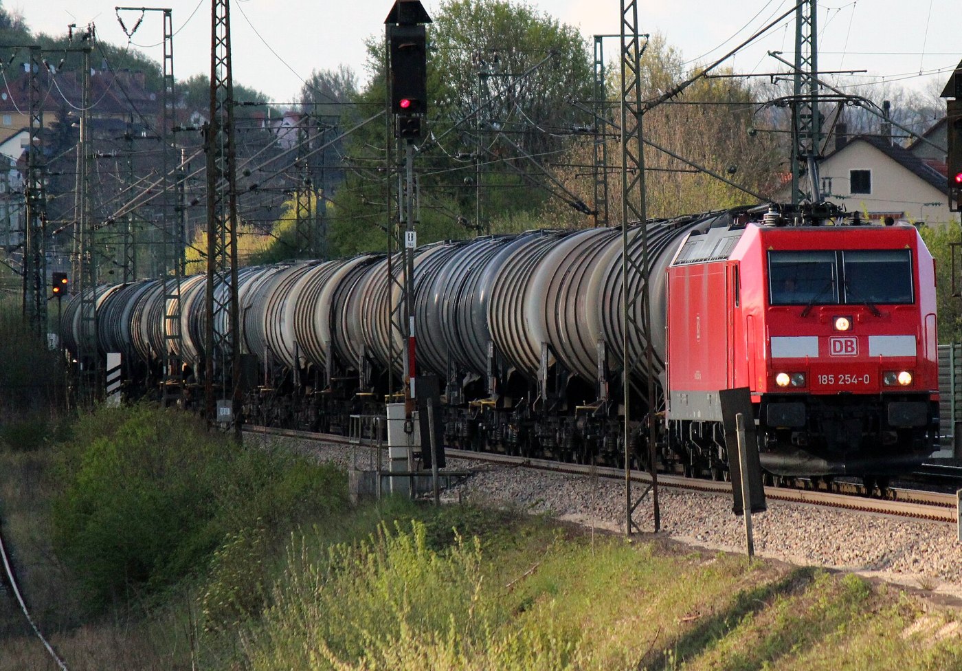 DB BR 185 254 0 Güterzug Kesselwagen (DE) Treuchtlingen 20.04.2014 () (c