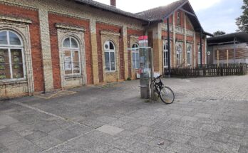 Bahnhof Rendsburg, Empfangsgebäude
