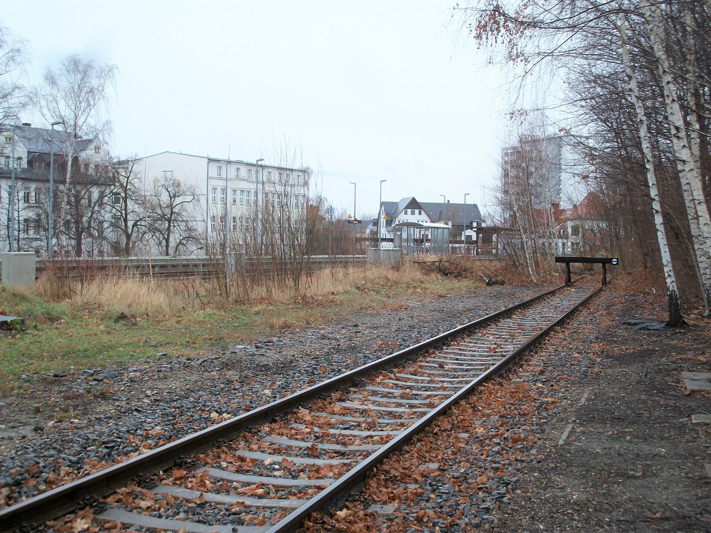 Bahnhof Chemnitz Süd, Güterbahnhof (Gleisende) und Blick zu Gleis 4