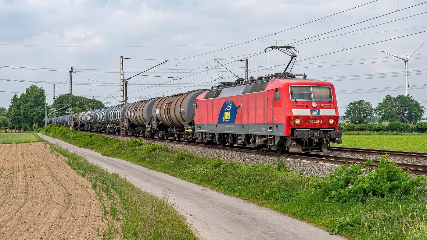 Mehrhoog WRS 120 145 met ketelwagens ()
