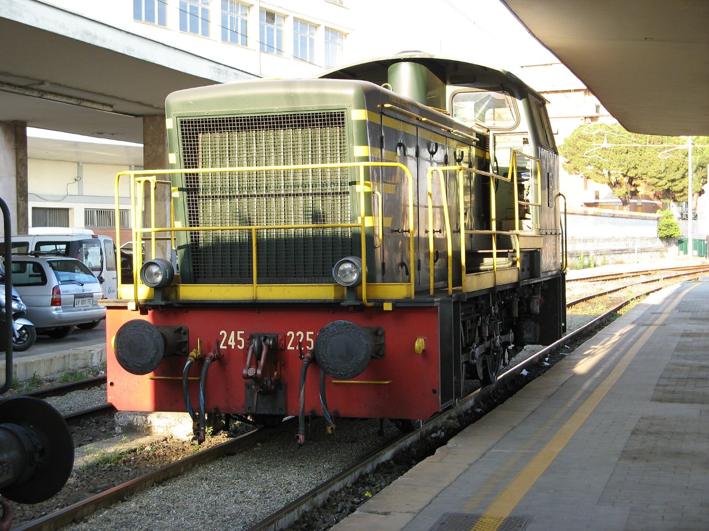 FS Class 245.2100 diesel shunter no. 245.2256 at Pisa Centrale on 10 Jun